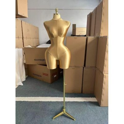 Mannequins de présentation ou des bustes de couture